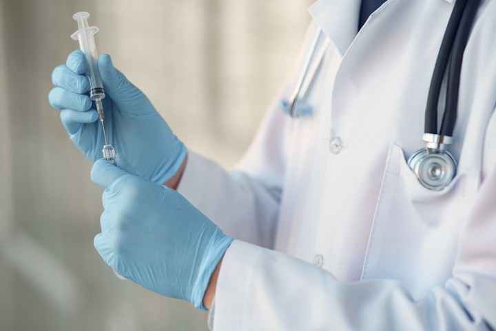 СМИ узнали о начале распространения вакцины Pfizer от COVID-19 в разных странах