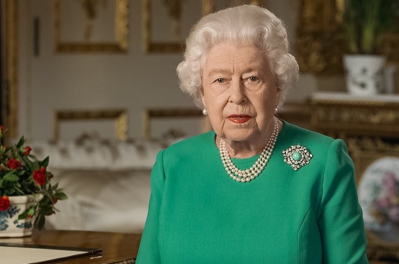Елизавета II впервые за 33 года откажется от семейной встречи Рождества из-за COVID