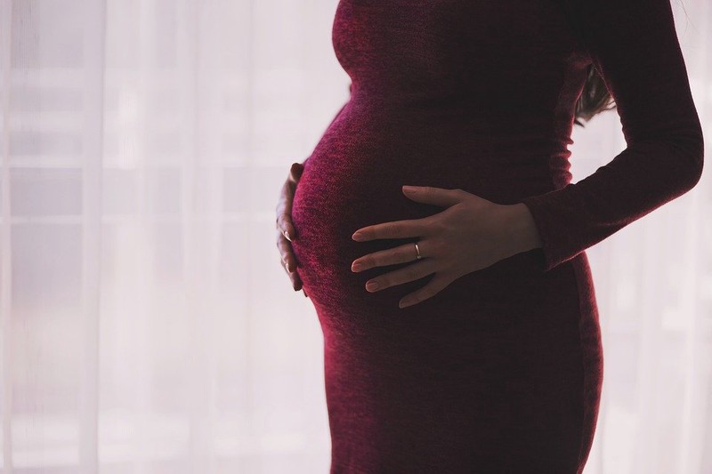 «Стерильные дети»: вирусолог оценил влияние COVID-19 на беременных