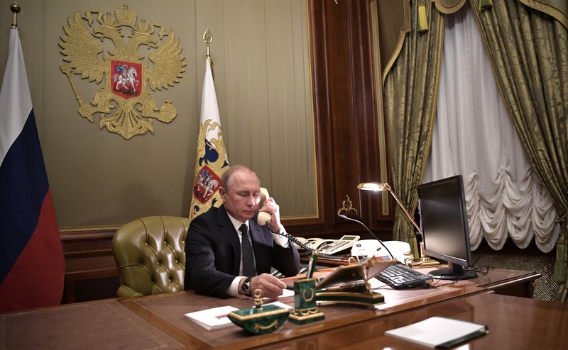 Путин обсудил по телефону с Алиевым и Пашиняном ситуацию в Карабахе