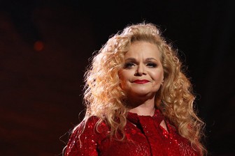 «Ах, какая женщина»: Долина поразила поклонников помолодевшим видом