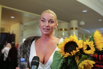 Волочкова заинтриговала поклонников новым фото с мужчиной