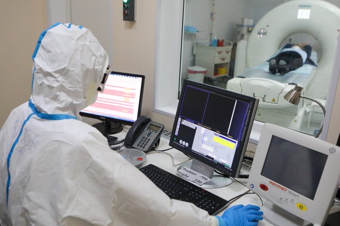 Около 250 тысяч пациентов с COVID-19 лечатся в российских стационарах