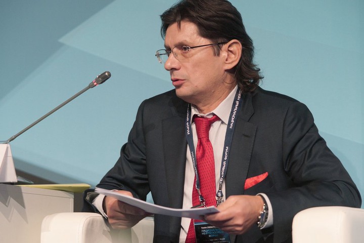 Заболевший коронавирусом владелец «Спартака» продолжит лечиться дома