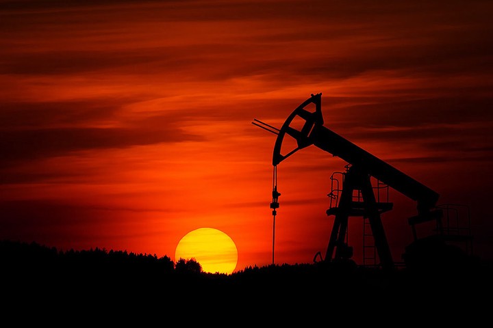 Стоимость нефти Brent превысила 47 долларов за баррель впервые с начала марта