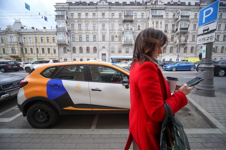 Каршеринг частично возобновит работу в Москве с 25 мая