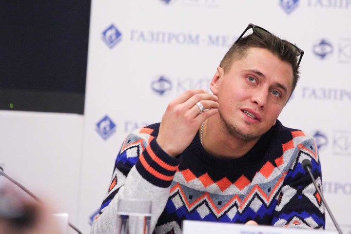 СМИ: Прилучный завел роман со звездой «Папиных дочек»