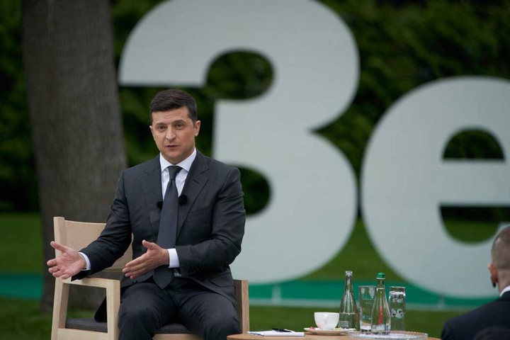 Ровно год под знаком Z: как изменил Украину президент-комик