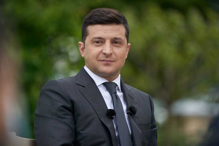 Зеленский подарил Лукашенко вышиванку