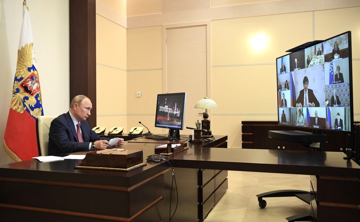 Путин направил в Госдуму поправки к закону об образовании