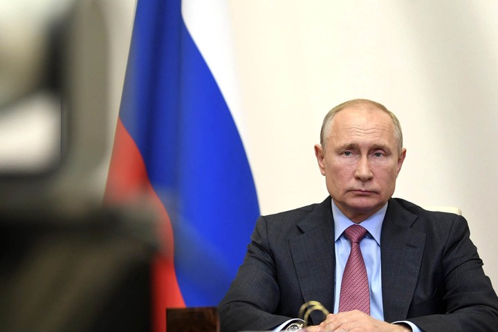 Путин прокомментировал появление флага ЛГБТ на фасаде посольства США в Москве
