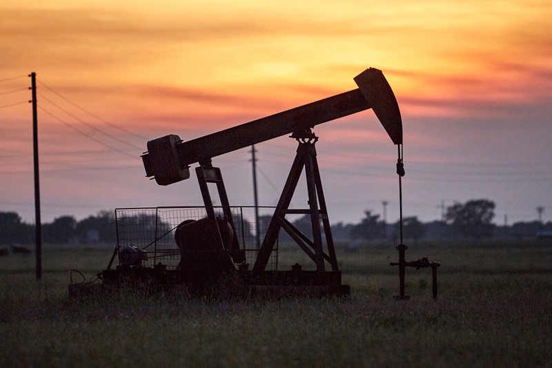 Цены на нефть снизились более чем на один процент из-за неуверенности в спросе