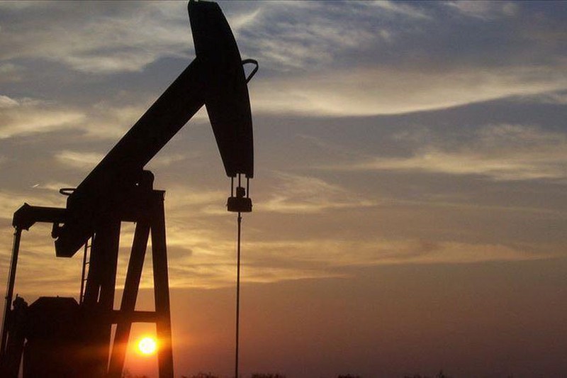 Мировые цены на нефть снижаются на рисках по спросу