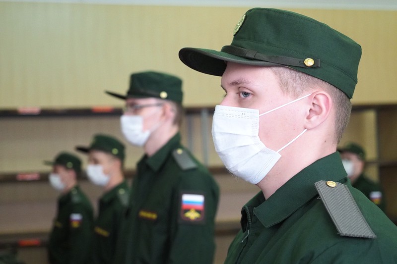 Первых призывников Москвы отправили в военные части после теста на коронавирус