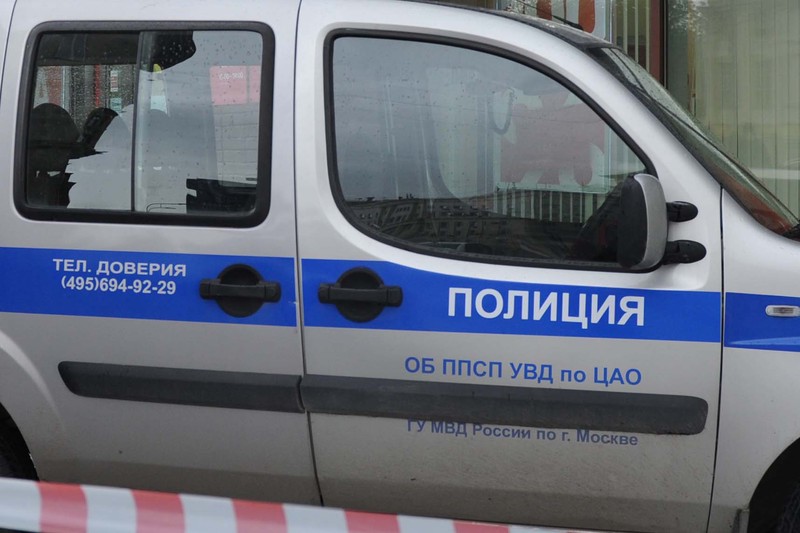 СМИ: Неизвестный с ножом ограбил аптеку на юго-западе Москвы
