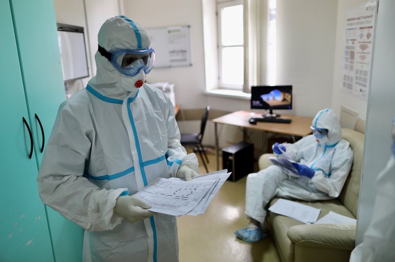 За сутки в России выявили 15 700 новых случаев коронавируса