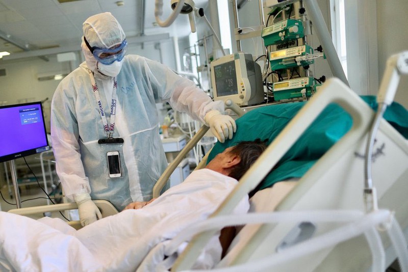 Почти 460 тысяч российских медиков работали во время пандемии