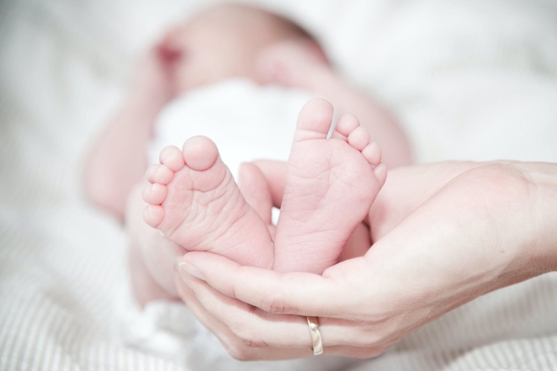 Размер ежемесячной выплаты в связи с рождением первенца увеличили в Подмосковье