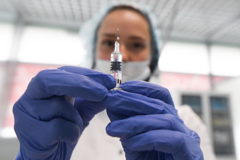 Более трех тысяч добровольцев подали заявки на вакцинацию от COVID-19 в Москве