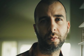«Сейчас лучшее время напасть на Америку»: Ургант высмеял предвыборный плакат Трампа