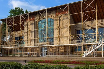 Столичные реставраторы обнаружили скрытый горельеф в павильоне на ВДНХ