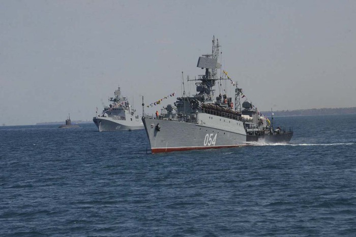 Военные учения с участием шести российских кораблей стартовали в Каспийском море