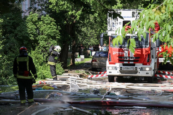 Пожар в доме на северо-востоке Москвы потушили
