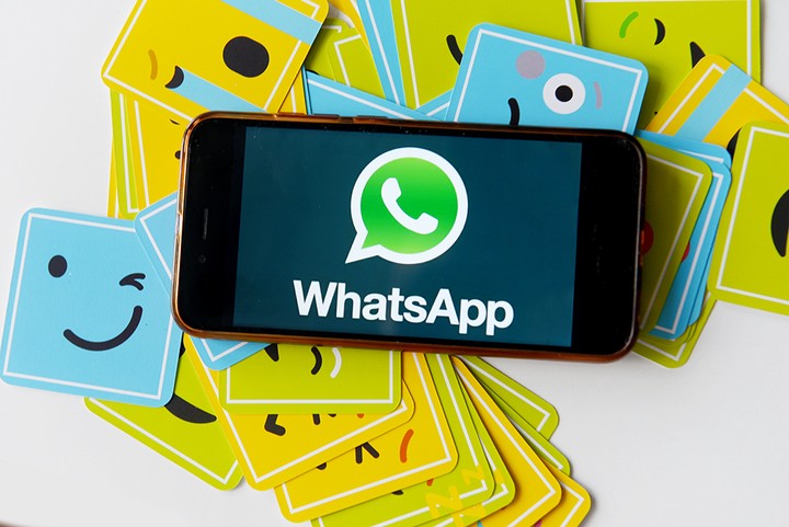 Мессенджер WhatsApp перестанет работать на старых смартфонах с нового года