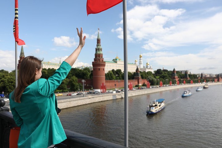 Речные прогулки и тренировки в спортзале: Москва возвращается к обычной жизни