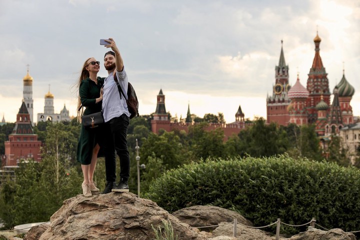 Москвичи выберут самые красивые места для фотосессий