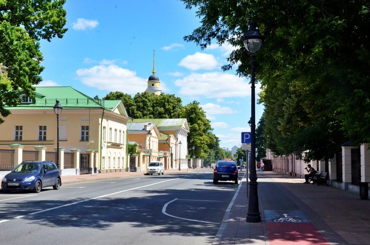 Движение на ряде центральных улиц Москвы перекрыли до 30 августа