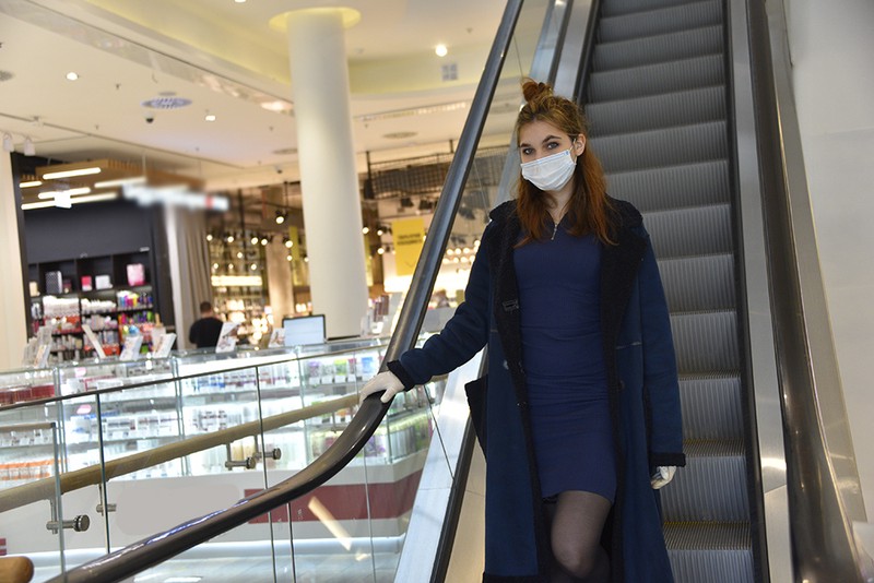 Еще 58 посетителей трех ТЦ Москвы оштрафовали за отсутствие масок и перчаток