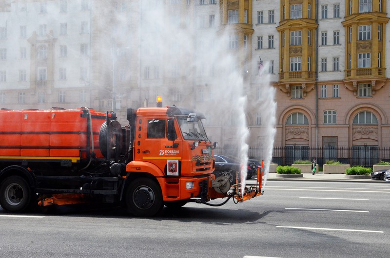 В субботу московские дороги и тротуары промоют с шампунем