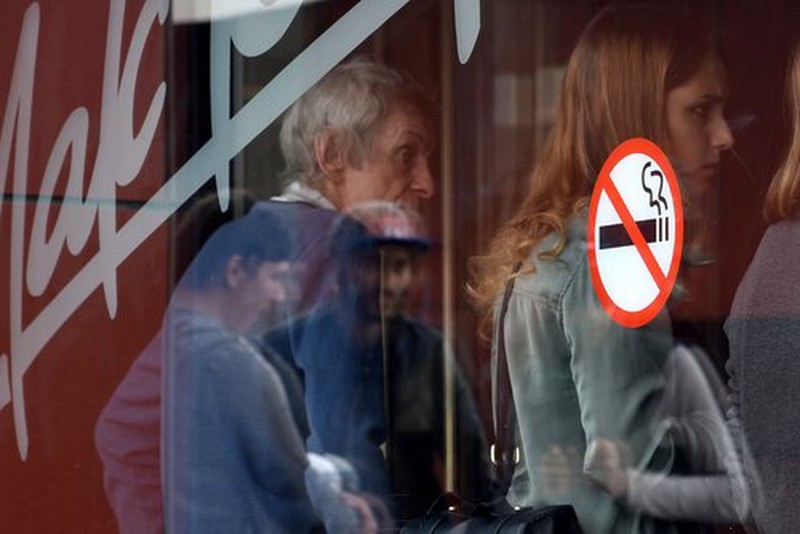 «Солома с реагентами»: Хамзаев раскритиковал новые цены на сигареты в России