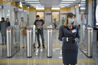 В Сети пожалели безбилетника, разбившего телефон в московском метро