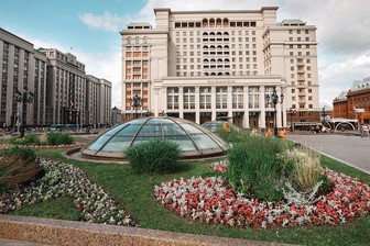 Названы пять самых эффектных цветников Москвы