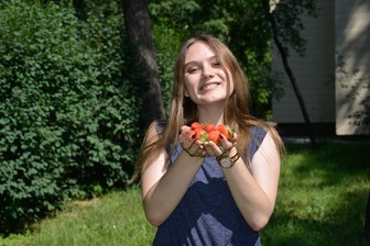 Роспотребнадзор рассказал, как выбрать свежую клубнику
