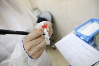 Москвичам с медотводом от прививки потребуется ПЦР-тест для посещения общепита с 28 июня