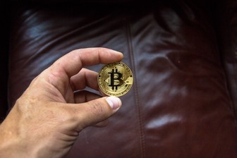Цена на биткоин упала более чем на пятнадцать процентов