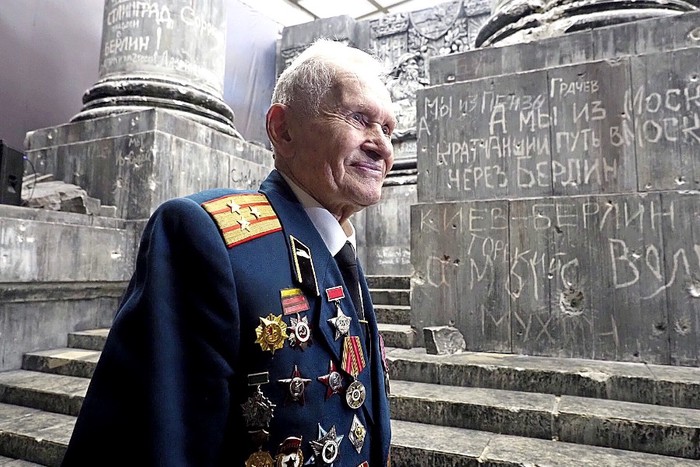 ВДВ — 90 лет: ветераны десанта рассказали о секретах побед крылатой пехоты