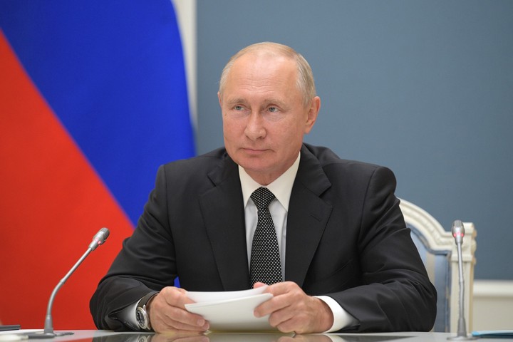 Путин приедет на главный военно-морской парад в Санкт-Петербурге