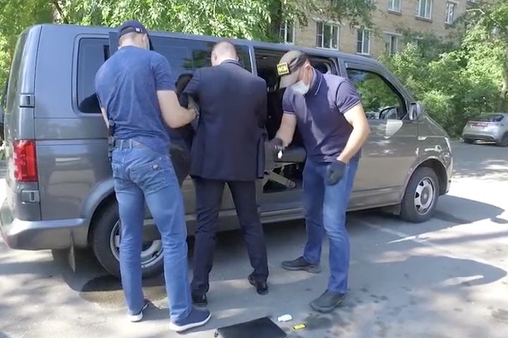 Роскосмос не стал комментировать арест Сафронова
