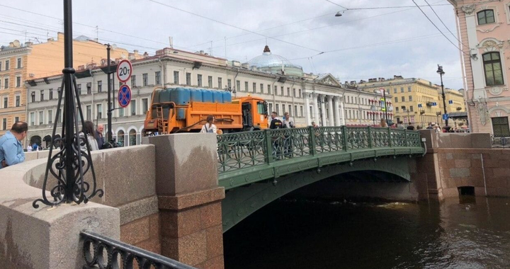 Исторический Зеленый мост отреставрировали в Санкт-Петербурге