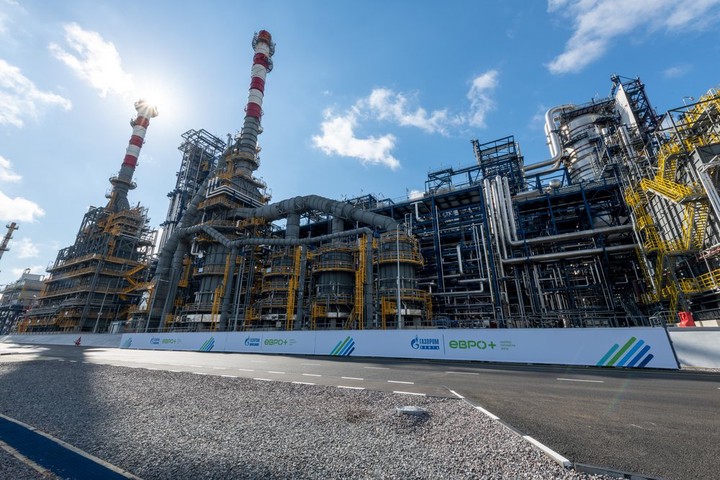 «Доллар по 200 рублей»: названы последствия падения спроса на нефть