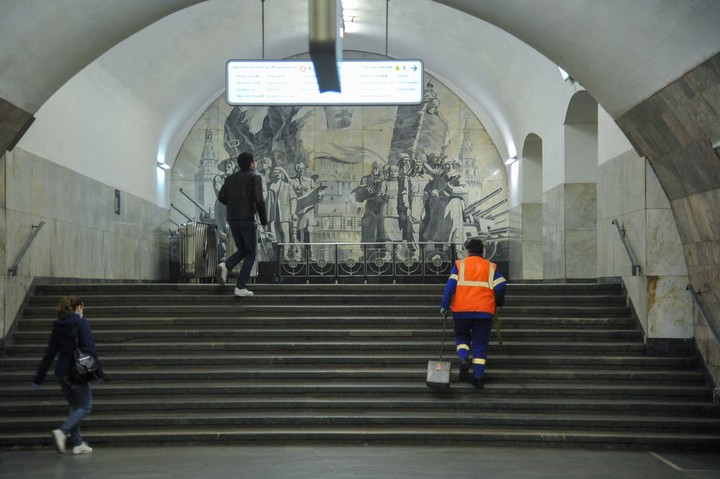 Рейды по проверке масочного режима проходят в московском метро