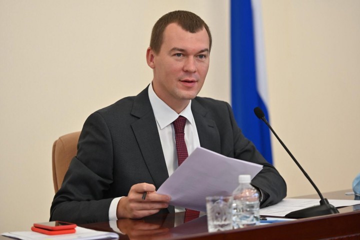 Дегтярев показал, как обустроил свой кабинет