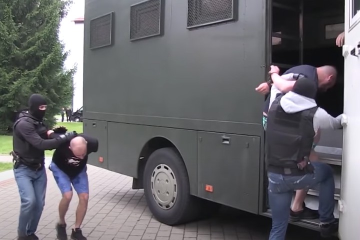 Лукашенко обратился к Москве по поводу задержанных россиян