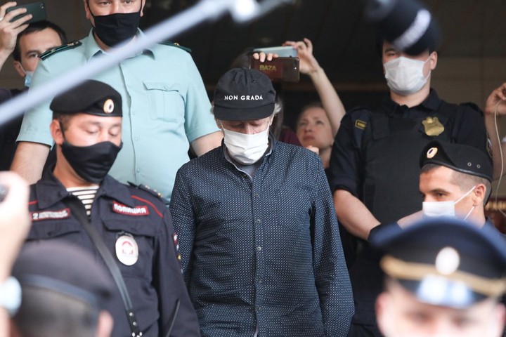 Адвокат ответил на вопрос о том, был ли кто-то еще в машине с Ефремовым