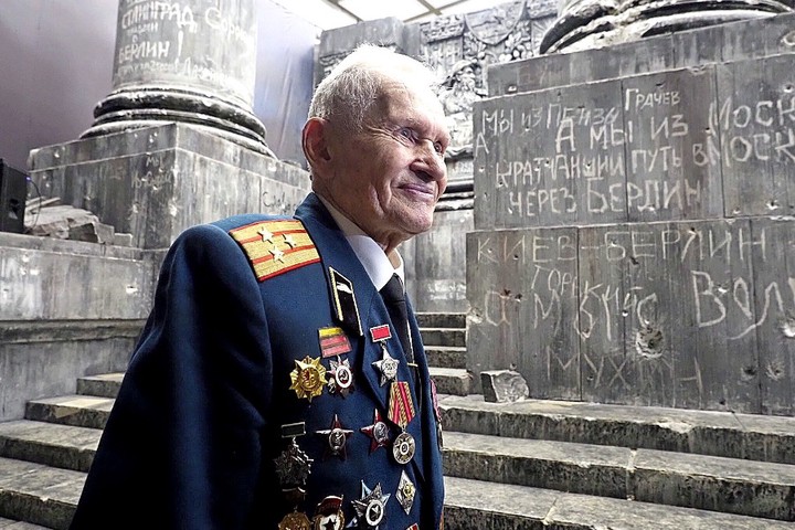 ВДВ — 90 лет: ветераны десанта рассказали о секретах побед крылатой пехоты