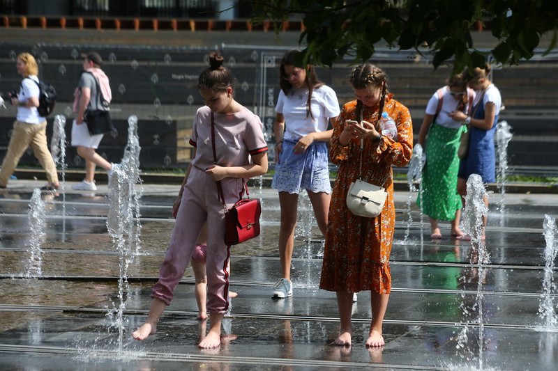 Аномально теплую погоду пообещали москвичам в День города